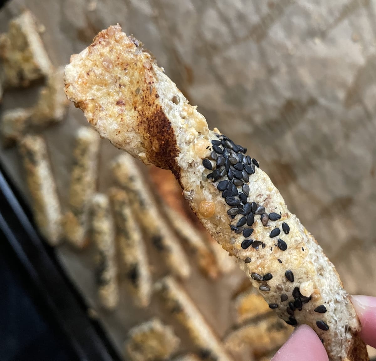 Brotsticks mit Käse, Sesam und Paprika