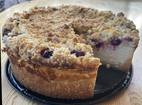 Beeren-Streusel-Käsekuchen